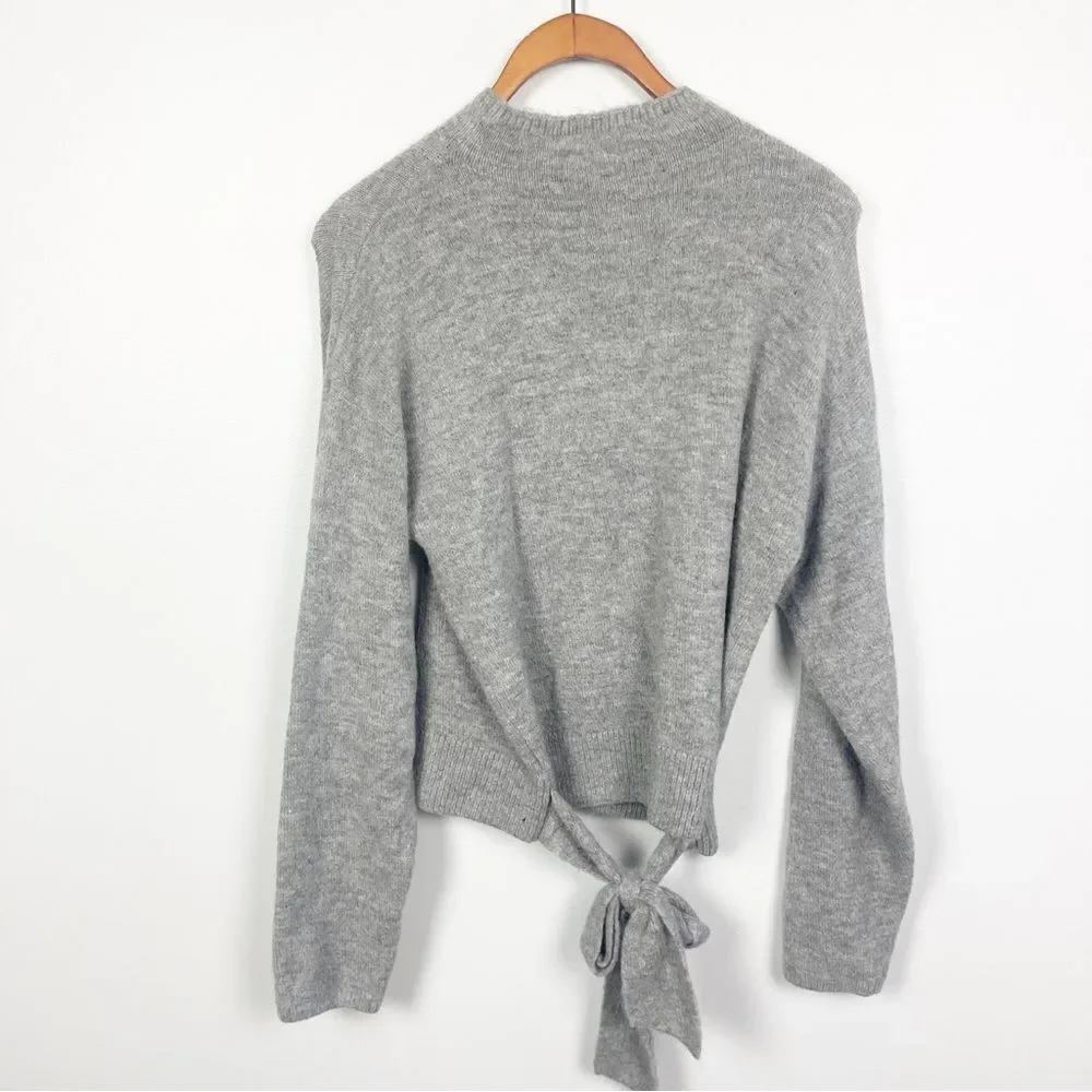 WAYF Luxurious Gray Sweater W Tie Size Medium
